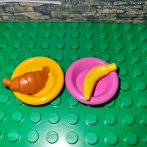 lego friends accessories 2x lunch plates 6256, banana 33085 and croissant 67338 - Picture 1 of 2