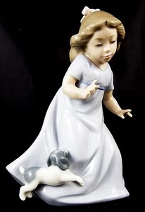 Cute Lladro Nao Figure Girl Running with Puppy 1027 - Picture 1 of 5