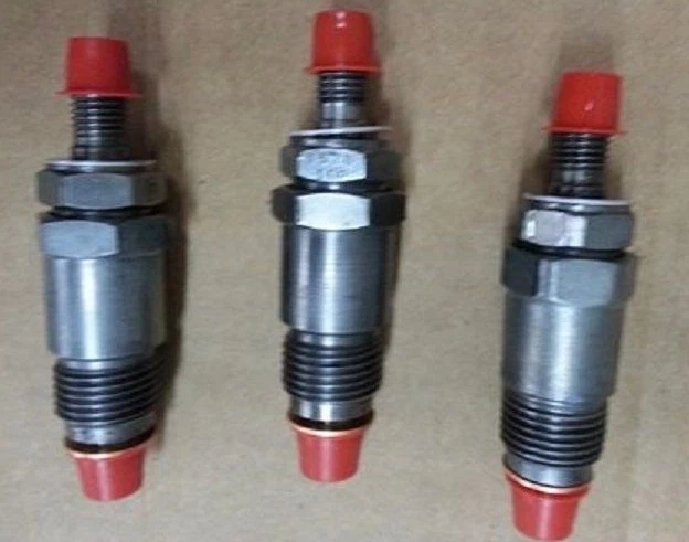 Juego de 3 inyectores de combustible Kubota D1402 usados/reconstruidos servicio de reconstrucción   Foto 1 de 1