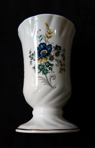 Vintage Royal Tara IRISH Fine Bone China Footed Vase - Picture 1 of 7