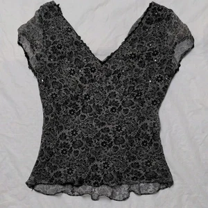 Top vintage Y2K 100 % seda negro estampado floral adornado caprichoso talla 10 - Imagen 1 de 9