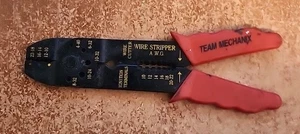 Team Mechanix Crimper Wire Cutter Stripper Tool - AWG 7 1/2"      Lot 3484 - Picture 1 of 4