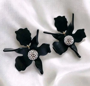 Lele Sadoughi Jet Black Pave Crystal Center Large Lily Flower Clip On Earrings - Picture 1 of 15