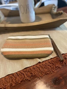 Sun and sand Wristlet  - Picture 1 of 8