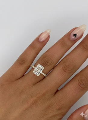 Lab Grown 2.75 Cts IGI CERTIFIED E/VVS2 Emerald Cut Diamond Ring - Image 1 of 4