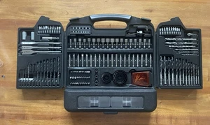 BRANDNEU Riesig Black Decker 130+ Stück, Bohrer, Säge, Schraube, Schrauber & Adapter Set - Bild 1 von 12