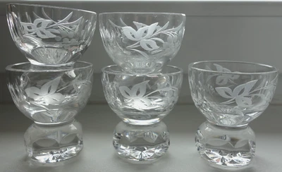 5 alte Schnapsgläser Pinnchen Kristall geschliffen siebenflächiger Fuß - Bild 1 von 4