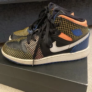 Air Jordan 1 MID MMD UK 3.5 - Picture 1 of 7