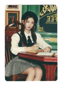 IVE Leeseo Photocard | THE FIRST FAN CONCERT The Prom Queens in Japan - Picture 1 of 2