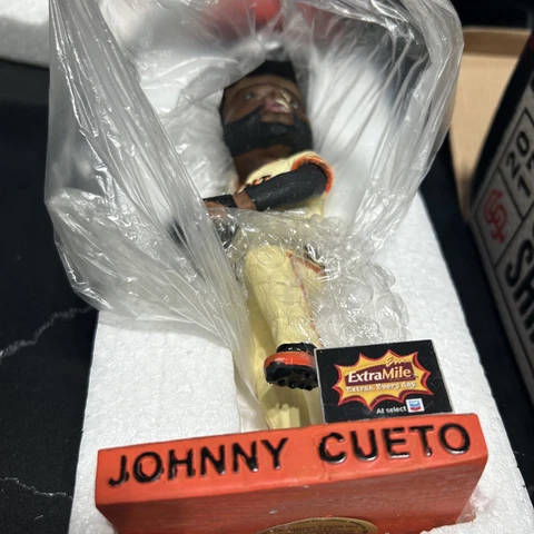 JOHNNY CUETO | SAN FRANCISCO GIANTS | SHIMMY BOBBLE (HEAD) | 2017 PROMO SGA NIB Cover