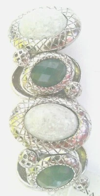Pulsera Dana Buchman Verde Blanco Brillo Elástica Tono Plata  Foto 1 de 3