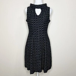 Vestido Taylor Blanco y Negro Texturizado Tejido Sin Mangas Años 60 Cuello Simulado Cerradura Talla 6 - Imagen 1 de 11