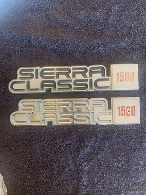 Original OEM 81-87 GMC Cuerpo Cuadrado Alta Sierra 1500 Guardabarros Emblemas Insignia Foto 1 de 3