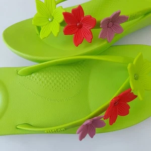 FITFLOP IQUSHION FLOWER SIZE 6/39 LIME GREEN FLIP FLOPS SANDALS BNWOT FREE P&P - Picture 1 of 10