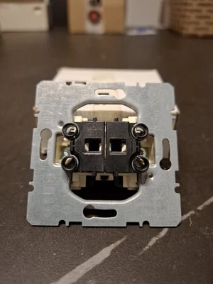 Berker 3035 Wippenschalter Serien 10 AX, 250V - Bild 1 von 2