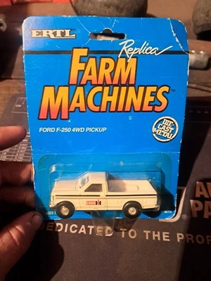 1992 ERTL  1:64 CASE- INTERNATIONAL HARVESTER Ford F-250 4WD PICKUP ITEM #4619 - Image 1 of 4