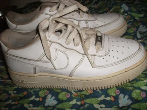Nike Air Force 1 in White - Sz Youth 5.5 - Picture 1 of 11