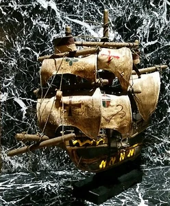 Nautical Vintage Wooden 11"/10" Model Of The Santa Maria 1492 Ship Model. Rare - Picture 1 of 6