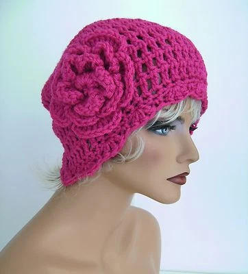 BRILLANTE IMPACTANTE FLOR ROSA GORRO GORRA SOMBRERO MANO GANCHILLO BOINA CALAVERA GORRA CLOCHE Foto 1 de 4
