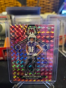 2024 Panini Mosaic Devontez Walker RC #381 Mimetico Rosa Prizm - Foto 1 di 4