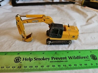 ERTL JOHN DEERE DIE CAST EXCAVATOR 6" Long C4 - Image 1 of 4