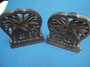 Pair of 30's wood bookends carved with camels hinged 14.5 x 13cm - Picture 1 of 6