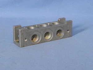 Festo CEPB-1/4-B 10405 Valve manifold - Picture 1 of 2