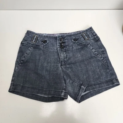 Shorts jeans feminino One 5 One jeans escuro 2 botões com zíper e bolsos tamanho 6 - Imagem 1 de 4