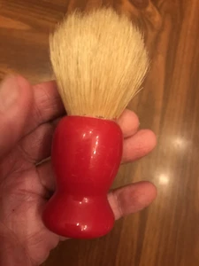 RED HANDLED VINTAGE SHAVING BRUSH - Picture 1 of 2