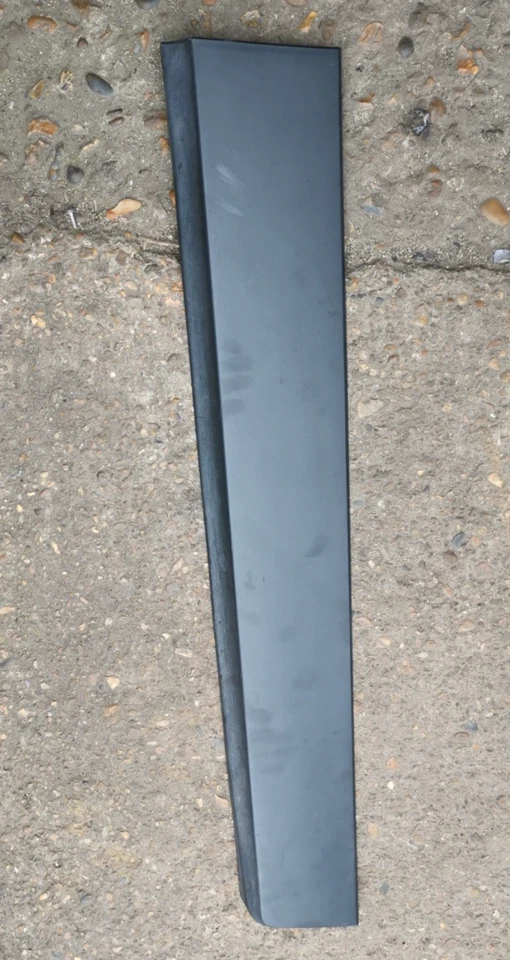 VAUXHALL MOKKA X DOOR LOWER TRIM MOULDING FRONT RIGHT   J13 (2016-2019) - Image 1 of 4