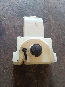 John Deere LA105 LA115 LA125 LA135 L110 L130 L120 LA110 Lawn Mower Fuel Tank E6 - Picture 1 of 4