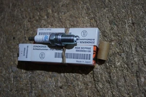 KTM GENUINE LC4 640 EX XC 525 EXC 400 450 PAIR OF  SPARK PLUGS  59039093100 NOS - Picture 1 of 2