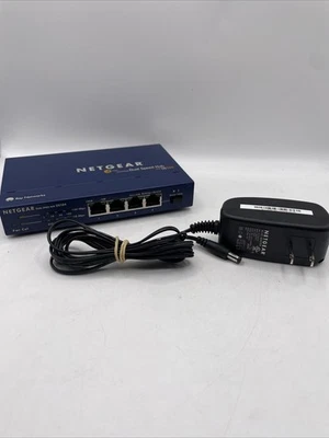 Netgear DS104 Dual Speed 4-Port Hub 10/100, RJ-45, Uplink Button w/Power Adapter - Image 1 of 4