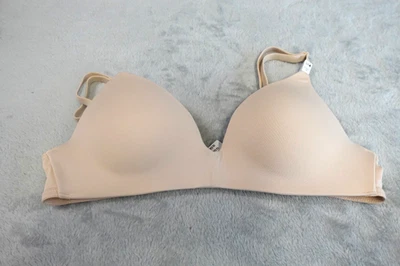 Sujetador inalámbrico Victoria's Secret 34A beige Wear Everywhere push up nuevo con etiquetas Foto 1 de 4