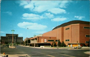 Milwaukee Wisconsin, Milwaukee Arena Auditorium,Vintage Chrome Postcard Unposted - Picture 1 of 2