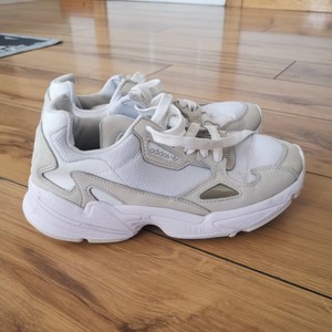ZAPATILLAS FALCON W GOLD ADIDAS | DIONYSOS