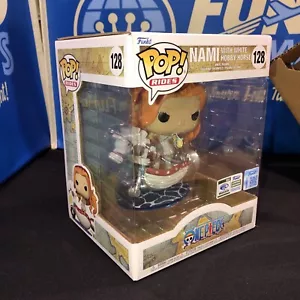 NAMI mit weißem Hobby Horse Funko Pop WonderCon 2025 Exclusive Con Sticker in Hand - Bild 1 von 11