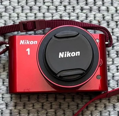 Nikon 1 J1 10.1MP Digitalkamera Body Rot - Bild 1 von 4