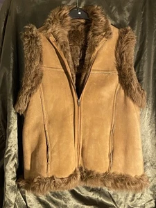 Vintage Real Sheepskin Vest Brown Tuttle Distinctive Sportswear Made In England - Picture 1 of 3