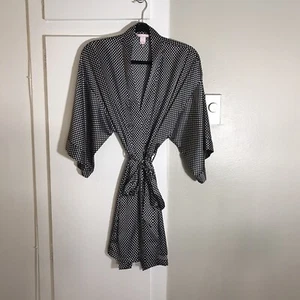 Victoria Secret Women’s Black and White Kimono Style Robe - Picture 1 of 11