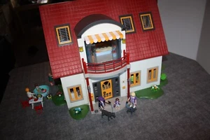Playmobil 4279 Wohnhaus mit Einrichtung und Garten - Bild 1 von 12