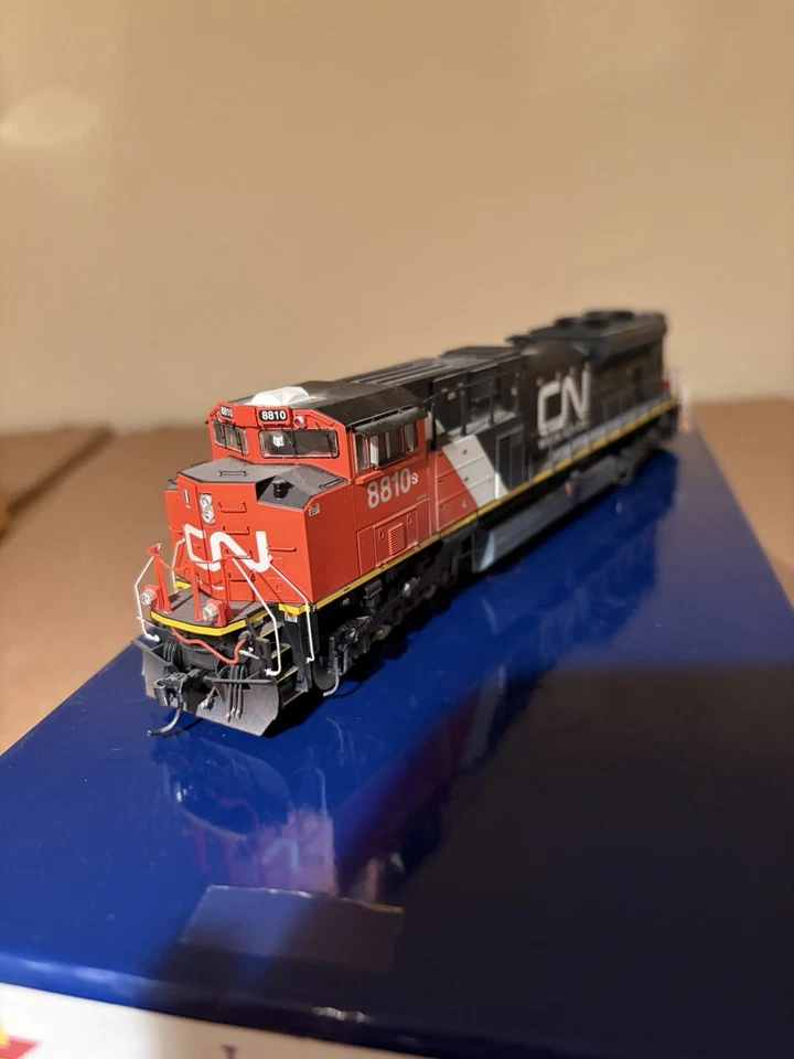 Athearn Genesis Canadian National Sd70m-2 8810 Locomotive Dcc Sound - Image 1 of 4