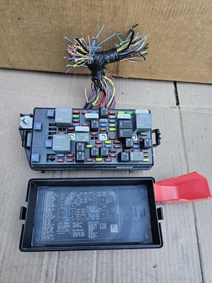 2008-2011 CADILLAC DTS BUICK LUCERNE REAR FUSE BOX RELAY UNDER SEAT 13697145 OEM - Image 1 of 4
