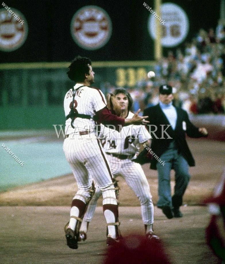 F653 Pete Rose - Bob Boone Phillies 8x10 11x14 16x20 Photo - Image 1 of 1