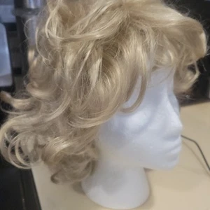 Platinblonde Lagenlook Lockenperücke - Bild 1 von 6