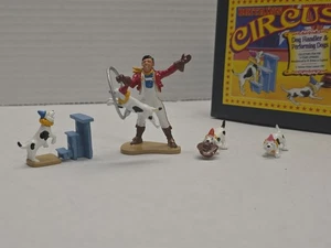 NIB Britains Circus 8669 Dog Handler And Performing Dogs (54mm Soldiers) - Picture 1 of 10