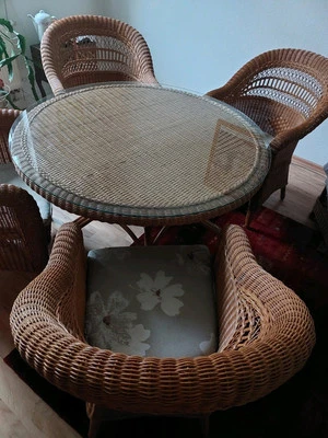 Tisch Mit Glasplatte, 4 Sessel mit Sitzkissen - Bild 1 von 4