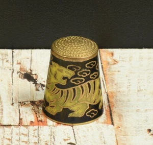 Lovely Vintage Cloisonné Tiger Design Thimble - Picture 1 of 4