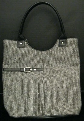 BOLSO DE HOMBRO CON VELA YANKEE PATRÓN ESPIGA BLANCO Y NEGRO CIERRE A PRESIÓN Foto 1 de 4