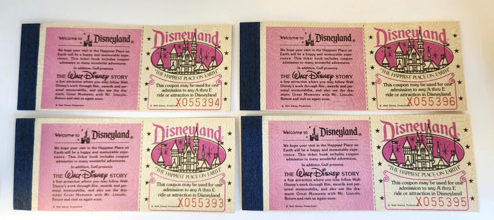 Lote completo de 4 libros de entradas de cortesía de 5 aventuras de Disneyland de colección Foto 1 de 4